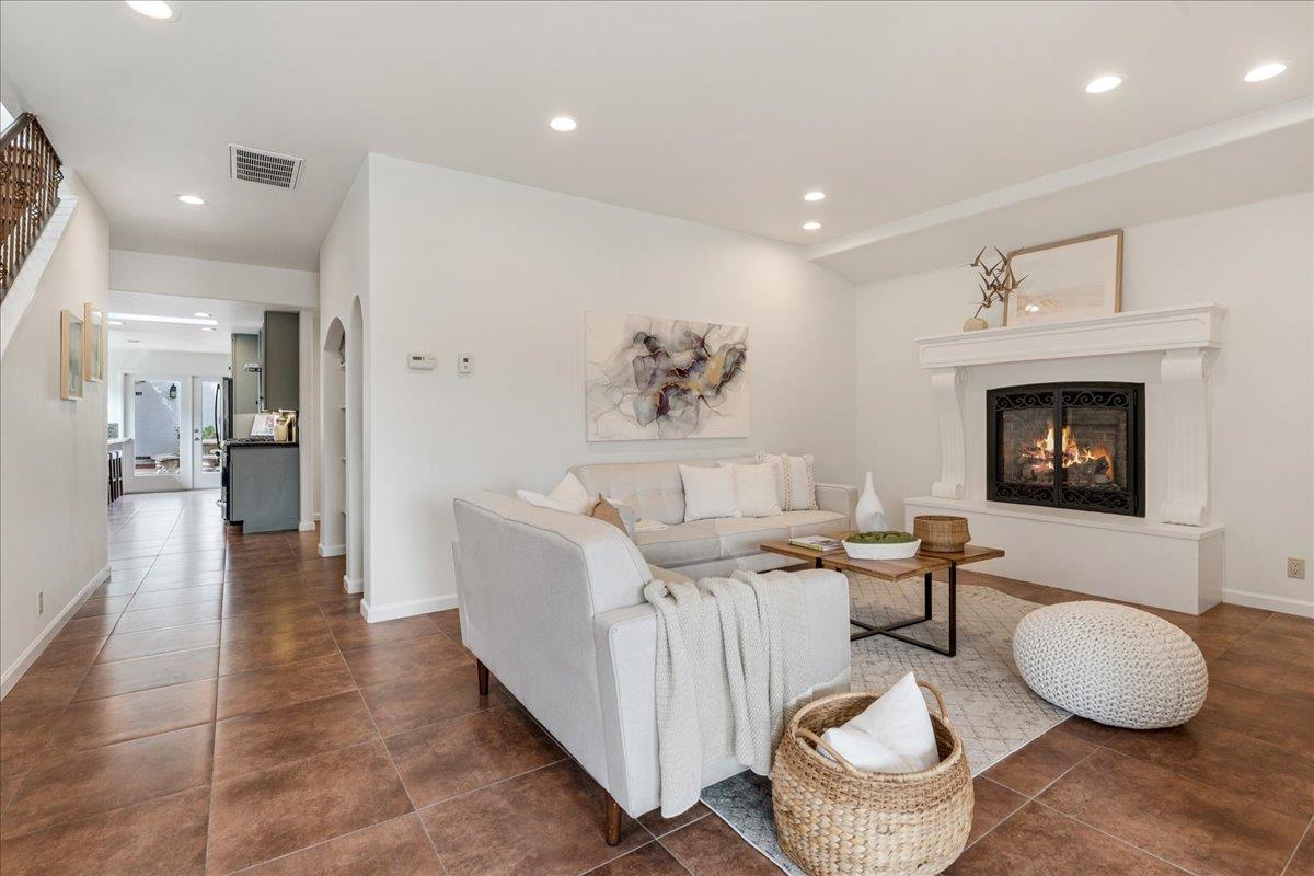 Detail Gallery Image 6 of 49 For 22011 E Cliff Dr, Santa Cruz,  CA 95062 - 3 Beds | 3 Baths