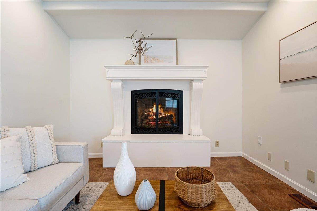 Detail Gallery Image 7 of 49 For 22011 E Cliff Dr, Santa Cruz,  CA 95062 - 3 Beds | 3 Baths