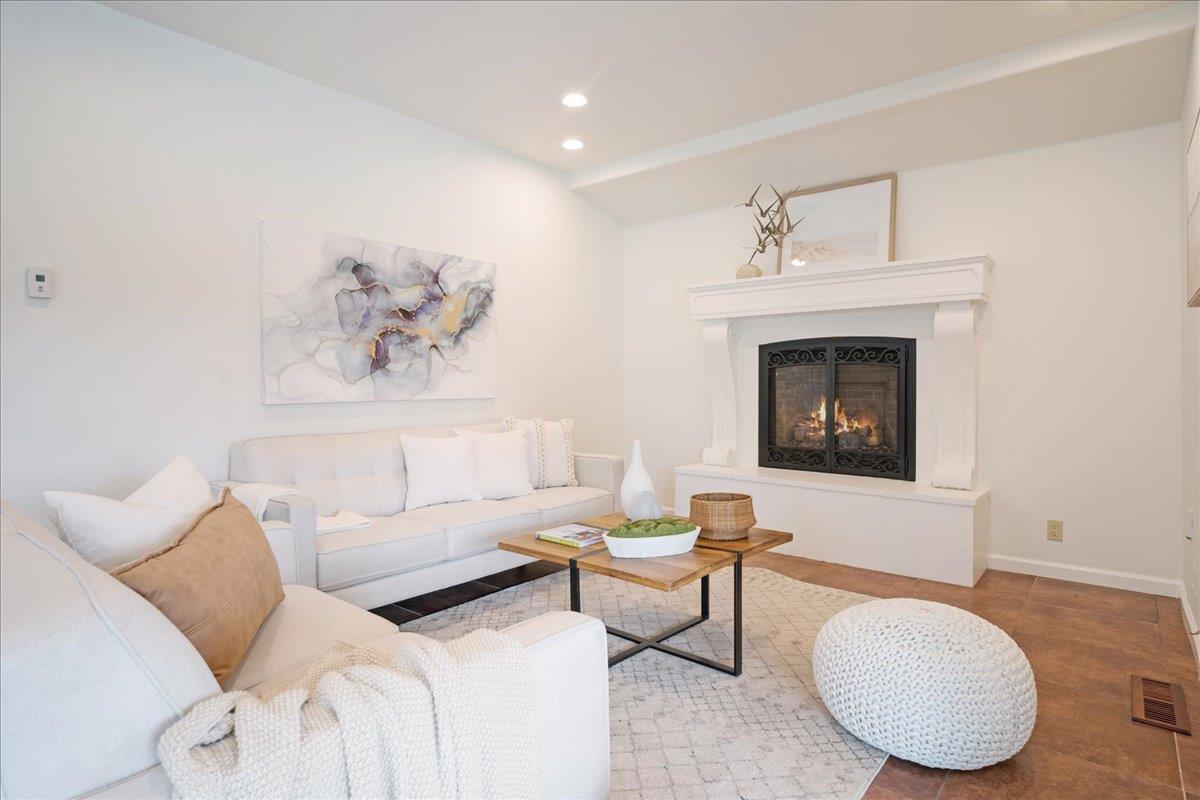Detail Gallery Image 9 of 49 For 22011 E Cliff Dr, Santa Cruz,  CA 95062 - 3 Beds | 3 Baths