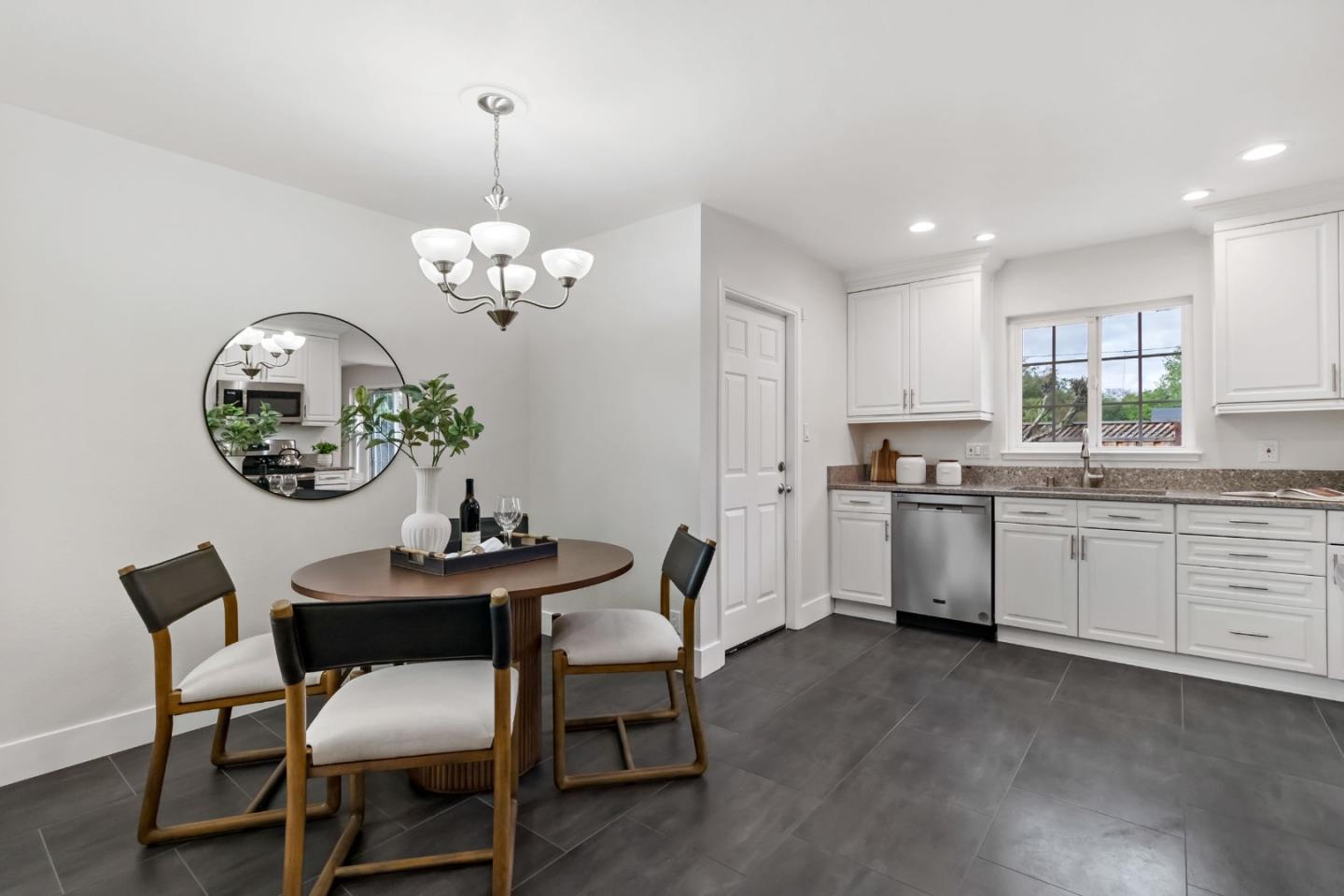 Detail Gallery Image 10 of 41 For 907 Redbird Dr, San Jose,  CA 95125 - 3 Beds | 2 Baths