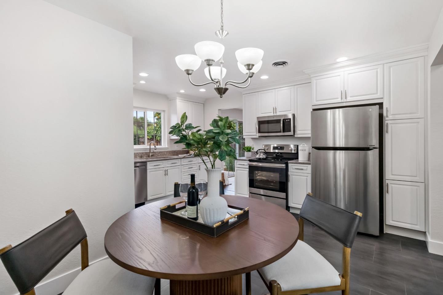 Detail Gallery Image 12 of 41 For 907 Redbird Dr, San Jose,  CA 95125 - 3 Beds | 2 Baths