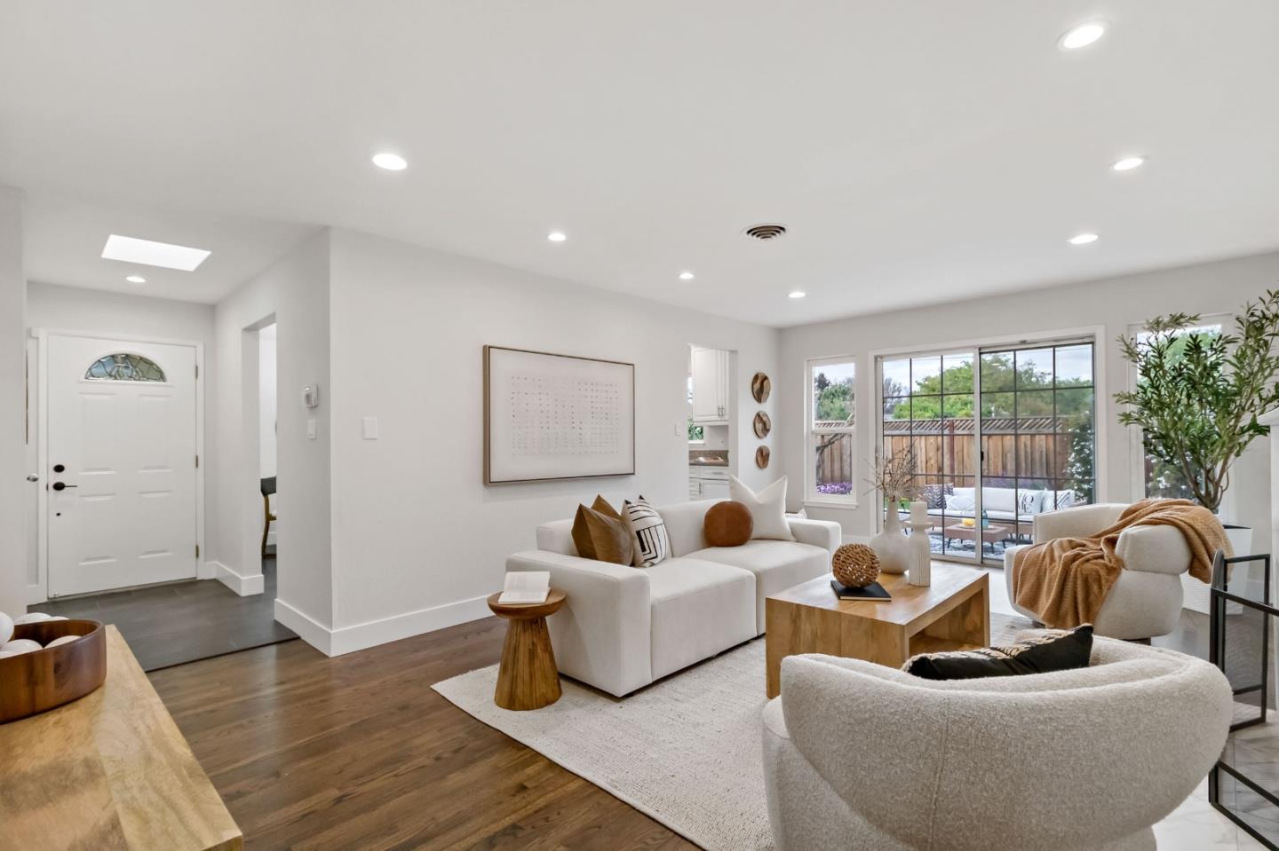 Detail Gallery Image 4 of 41 For 907 Redbird Dr, San Jose,  CA 95125 - 3 Beds | 2 Baths