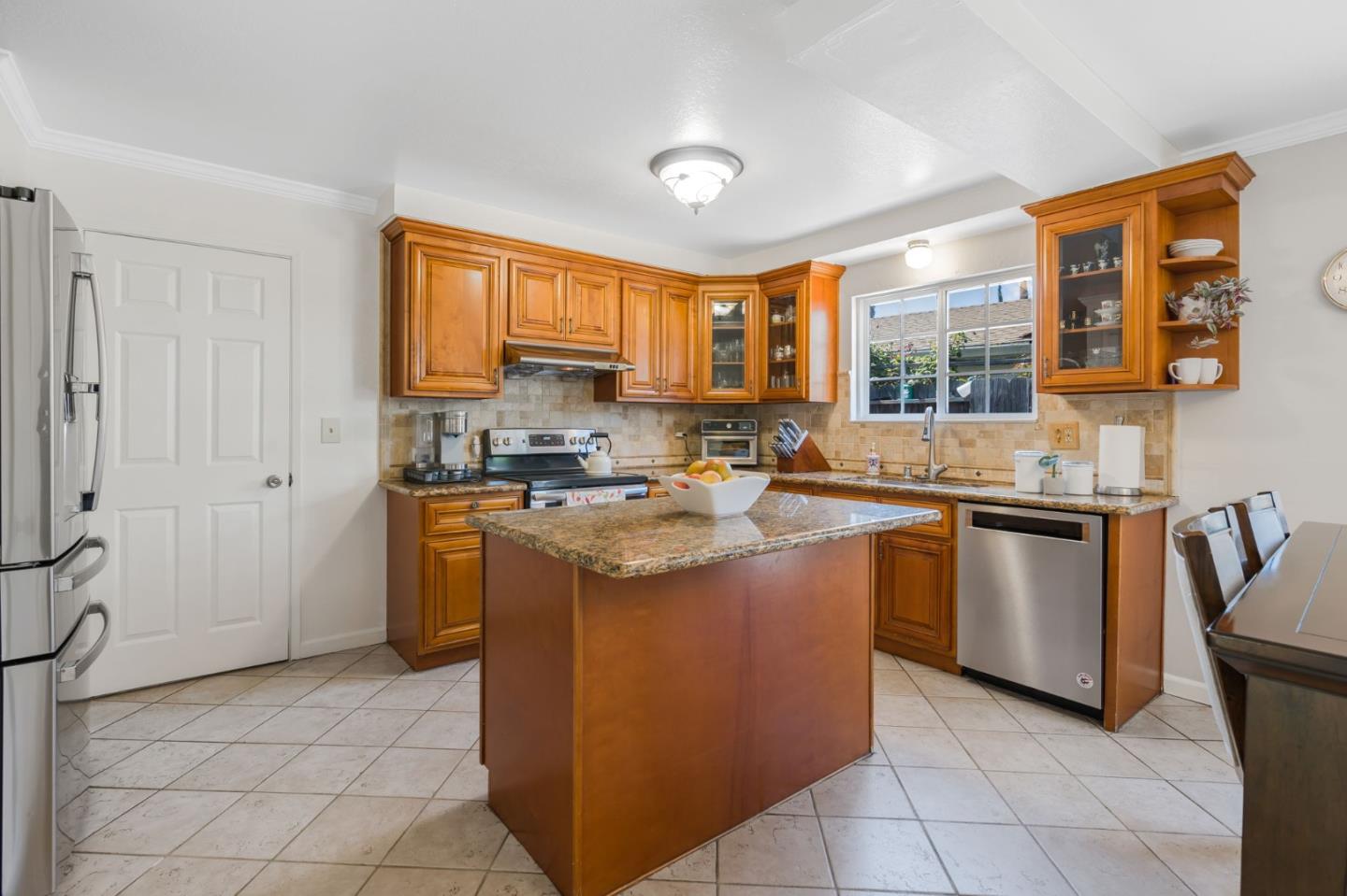 Detail Gallery Image 10 of 38 For 685 Parvin Dr, Milpitas,  CA 95035 - 4 Beds | 2 Baths