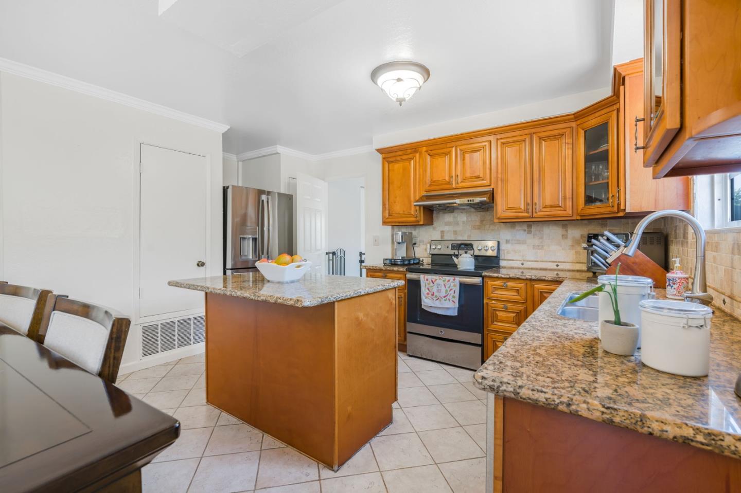 Detail Gallery Image 9 of 38 For 685 Parvin Dr, Milpitas,  CA 95035 - 4 Beds | 2 Baths