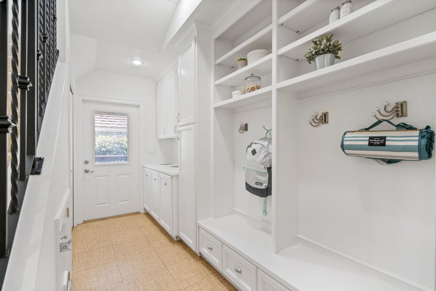Detail Gallery Image 12 of 48 For 449 Grand St, Redwood City,  CA 94062 - 4 Beds | 3 Baths