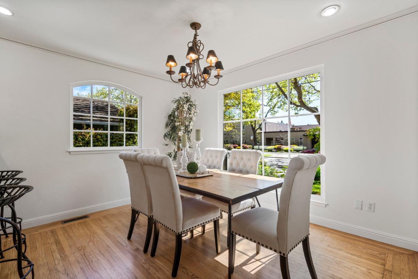Detail Gallery Image 2 of 48 For 449 Grand St, Redwood City,  CA 94062 - 4 Beds | 3 Baths