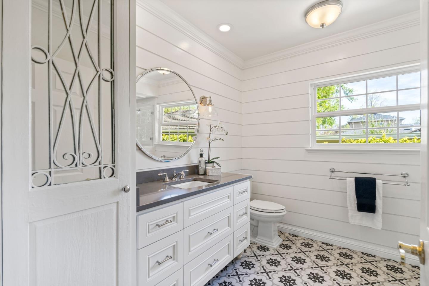 Detail Gallery Image 21 of 48 For 449 Grand St, Redwood City,  CA 94062 - 4 Beds | 3 Baths