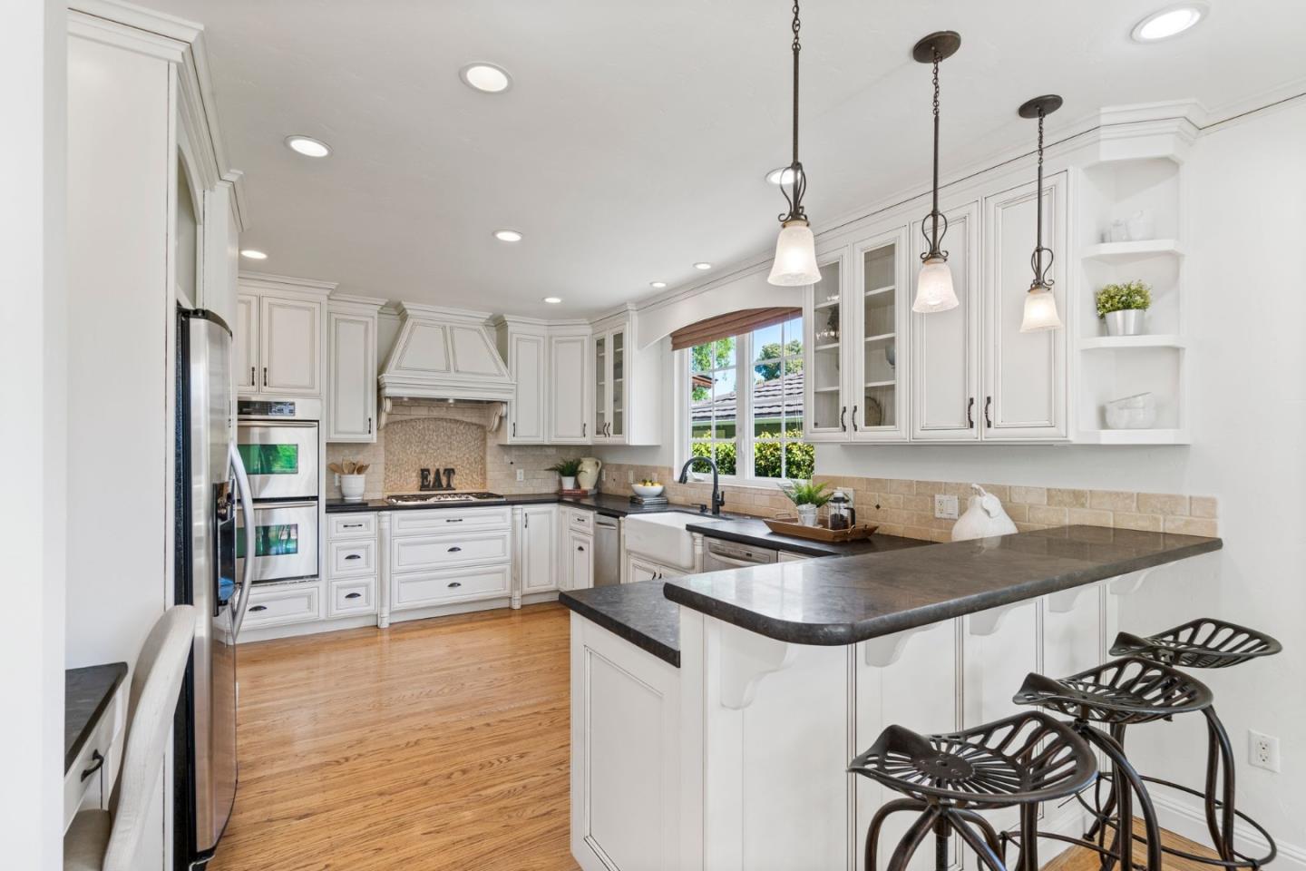 Detail Gallery Image 4 of 48 For 449 Grand St, Redwood City,  CA 94062 - 4 Beds | 3 Baths