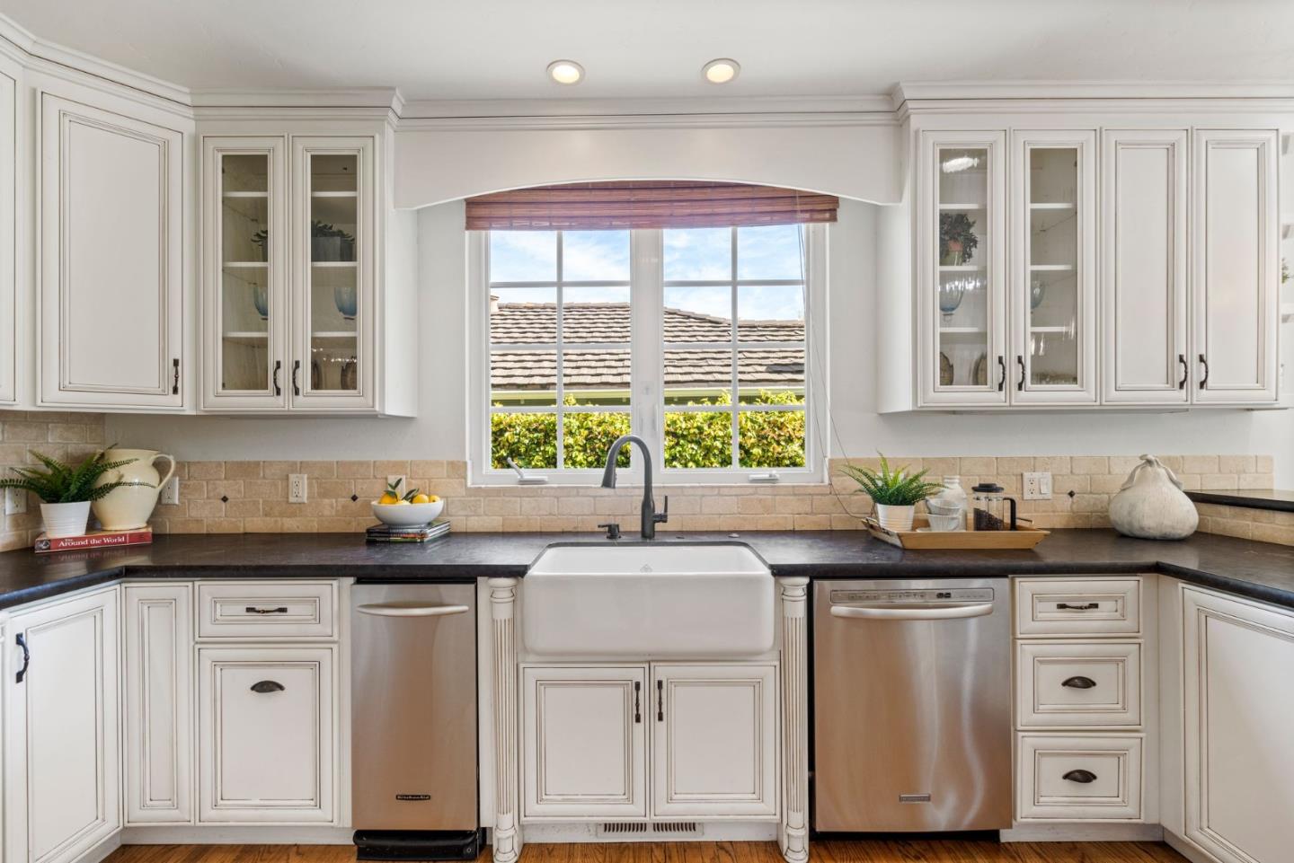 Detail Gallery Image 6 of 48 For 449 Grand St, Redwood City,  CA 94062 - 4 Beds | 3 Baths