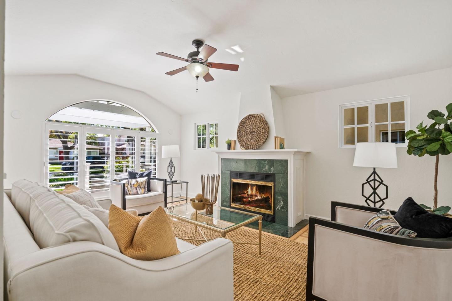 Detail Gallery Image 9 of 48 For 449 Grand St, Redwood City,  CA 94062 - 4 Beds | 3 Baths