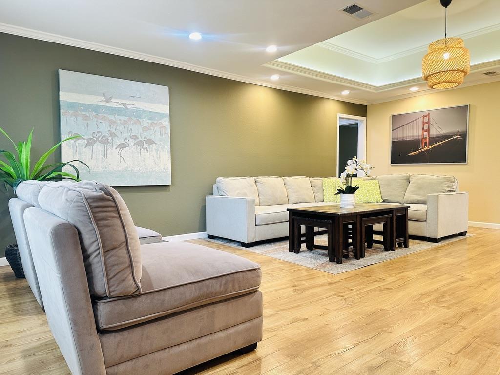 Detail Gallery Image 5 of 39 For 638 Rand St, San Mateo,  CA 94401 - 3 Beds | 2/1 Baths