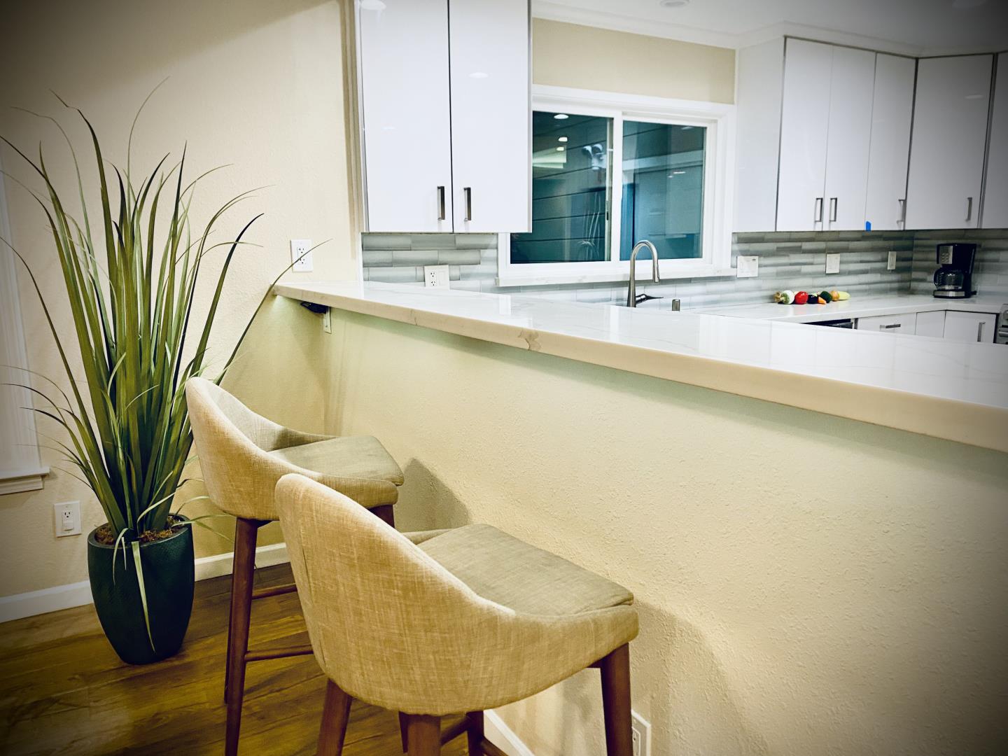 Detail Gallery Image 8 of 39 For 638 Rand St, San Mateo,  CA 94401 - 3 Beds | 2/1 Baths