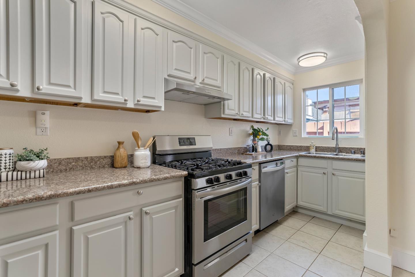 Detail Gallery Image 10 of 23 For 2173 Elliott St, San Jose,  CA 95128 - 4 Beds | 3/1 Baths
