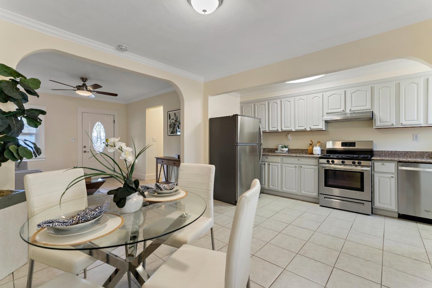 Detail Gallery Image 11 of 23 For 2173 Elliott St, San Jose,  CA 95128 - 4 Beds | 3/1 Baths