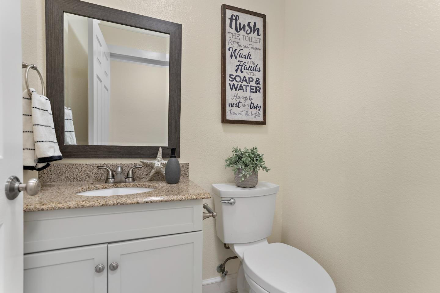 Detail Gallery Image 13 of 23 For 2173 Elliott St, San Jose,  CA 95128 - 4 Beds | 3/1 Baths