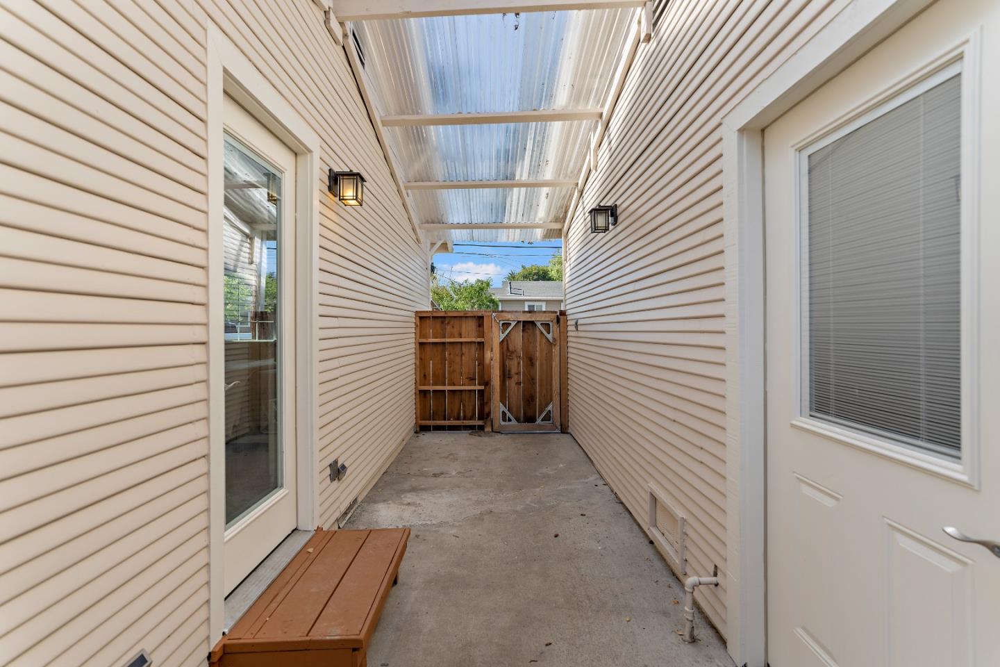 Detail Gallery Image 16 of 23 For 2173 Elliott St, San Jose,  CA 95128 - 4 Beds | 3/1 Baths