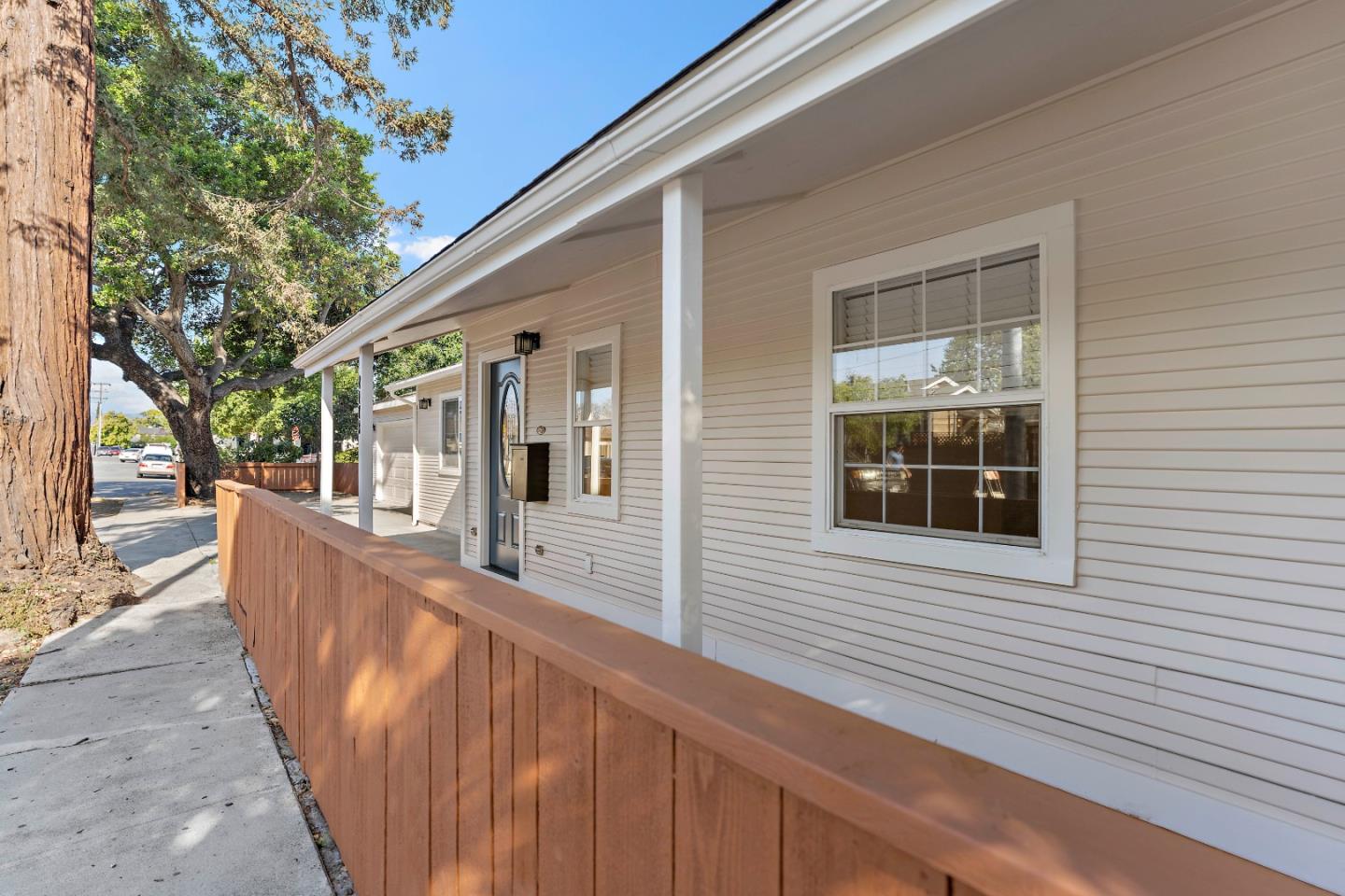 Detail Gallery Image 3 of 23 For 2173 Elliott St, San Jose,  CA 95128 - 4 Beds | 3/1 Baths