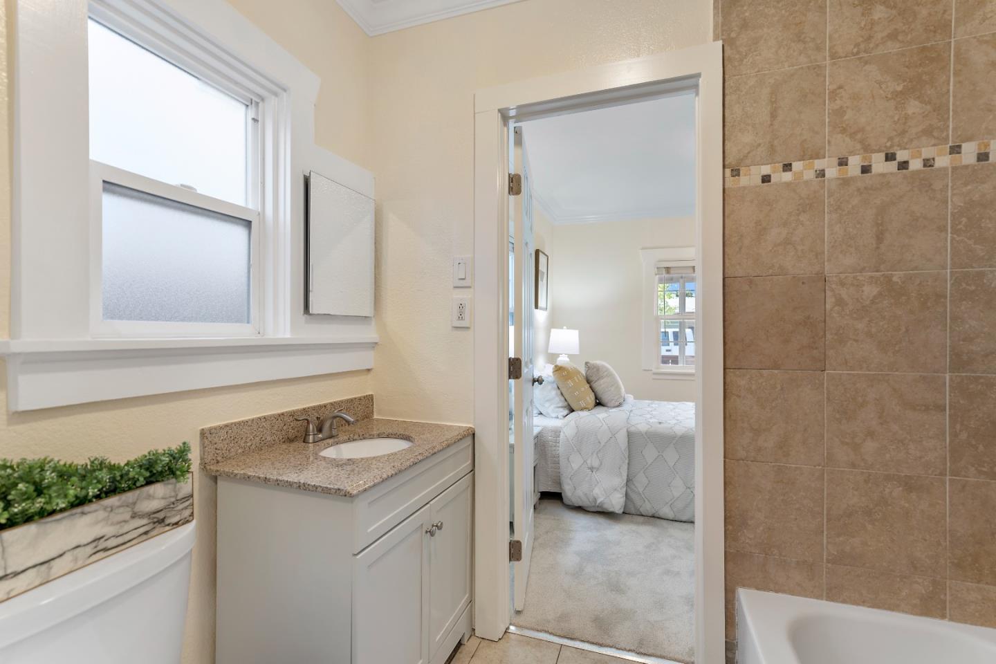 Detail Gallery Image 8 of 23 For 2173 Elliott St, San Jose,  CA 95128 - 4 Beds | 3/1 Baths