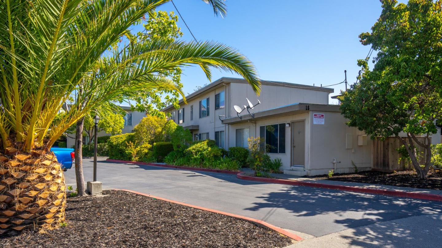 Detail Gallery Image 2 of 14 For 16 Marian Ct, San Rafael,  CA 94901 - – Beds | – Baths