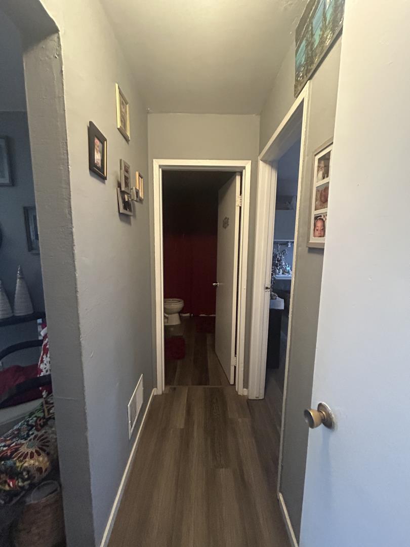 Detail Gallery Image 6 of 9 For 20 Marian Ct, San Rafael,  CA 94901 - – Beds | – Baths
