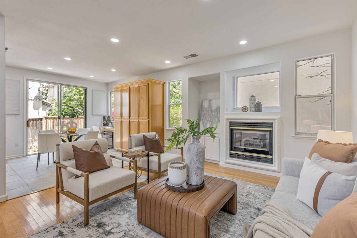 Detail Gallery Image 12 of 44 For 20433 via Palamos, Cupertino,  CA 95014 - 4 Beds | 2/1 Baths