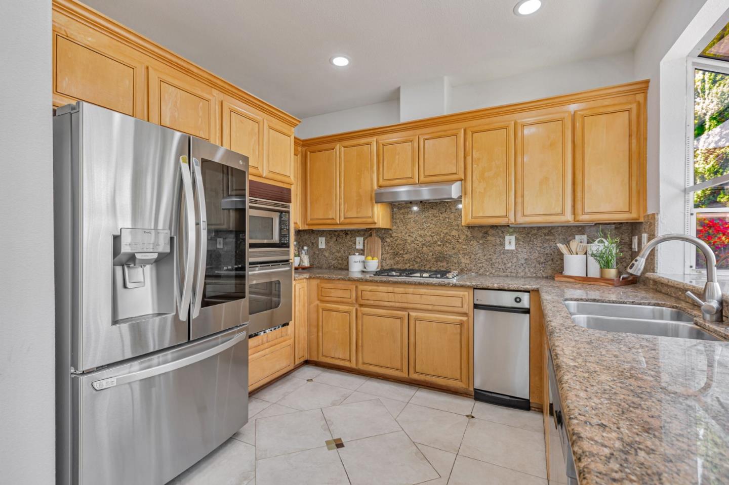 Detail Gallery Image 16 of 44 For 20433 via Palamos, Cupertino,  CA 95014 - 4 Beds | 2/1 Baths