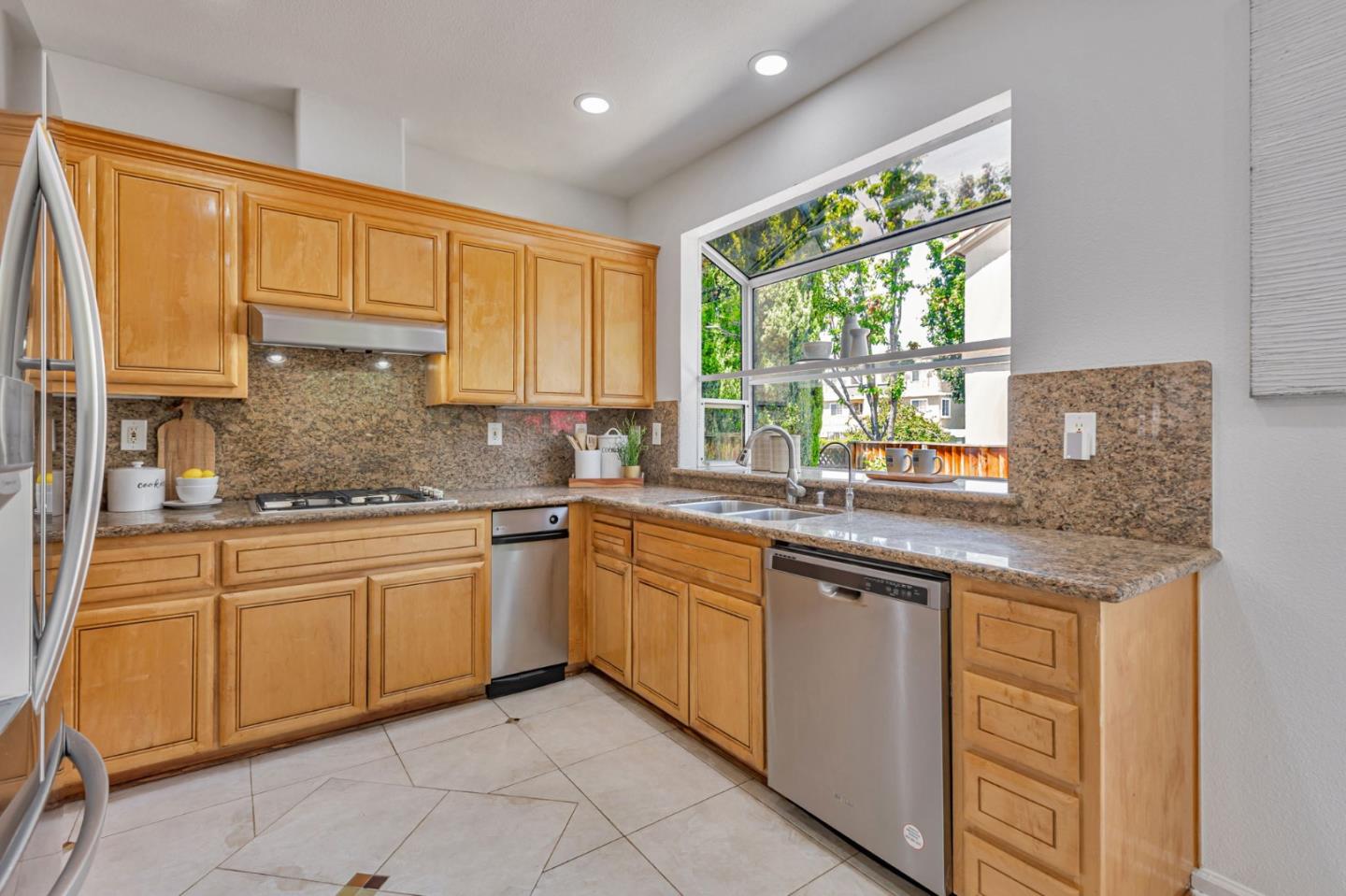 Detail Gallery Image 17 of 44 For 20433 via Palamos, Cupertino,  CA 95014 - 4 Beds | 2/1 Baths