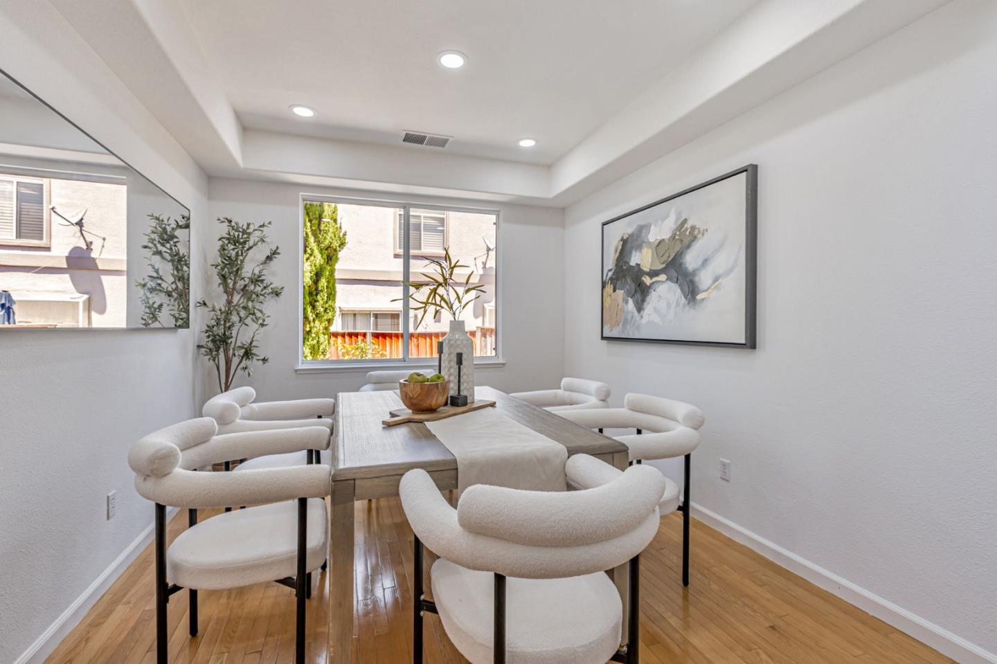 Detail Gallery Image 23 of 44 For 20433 via Palamos, Cupertino,  CA 95014 - 4 Beds | 2/1 Baths