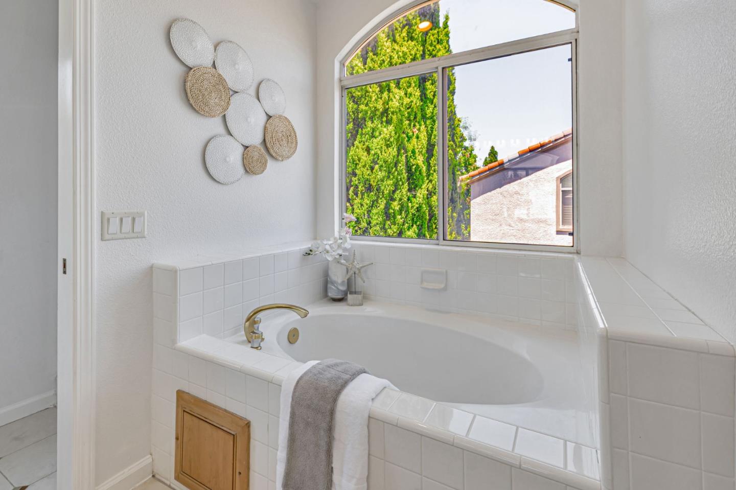Detail Gallery Image 36 of 44 For 20433 via Palamos, Cupertino,  CA 95014 - 4 Beds | 2/1 Baths