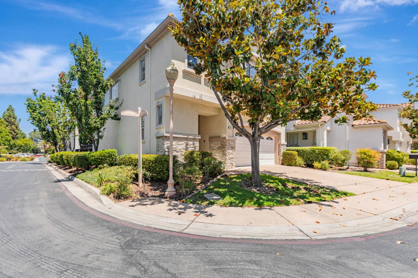 Detail Gallery Image 4 of 44 For 20433 via Palamos, Cupertino,  CA 95014 - 4 Beds | 2/1 Baths