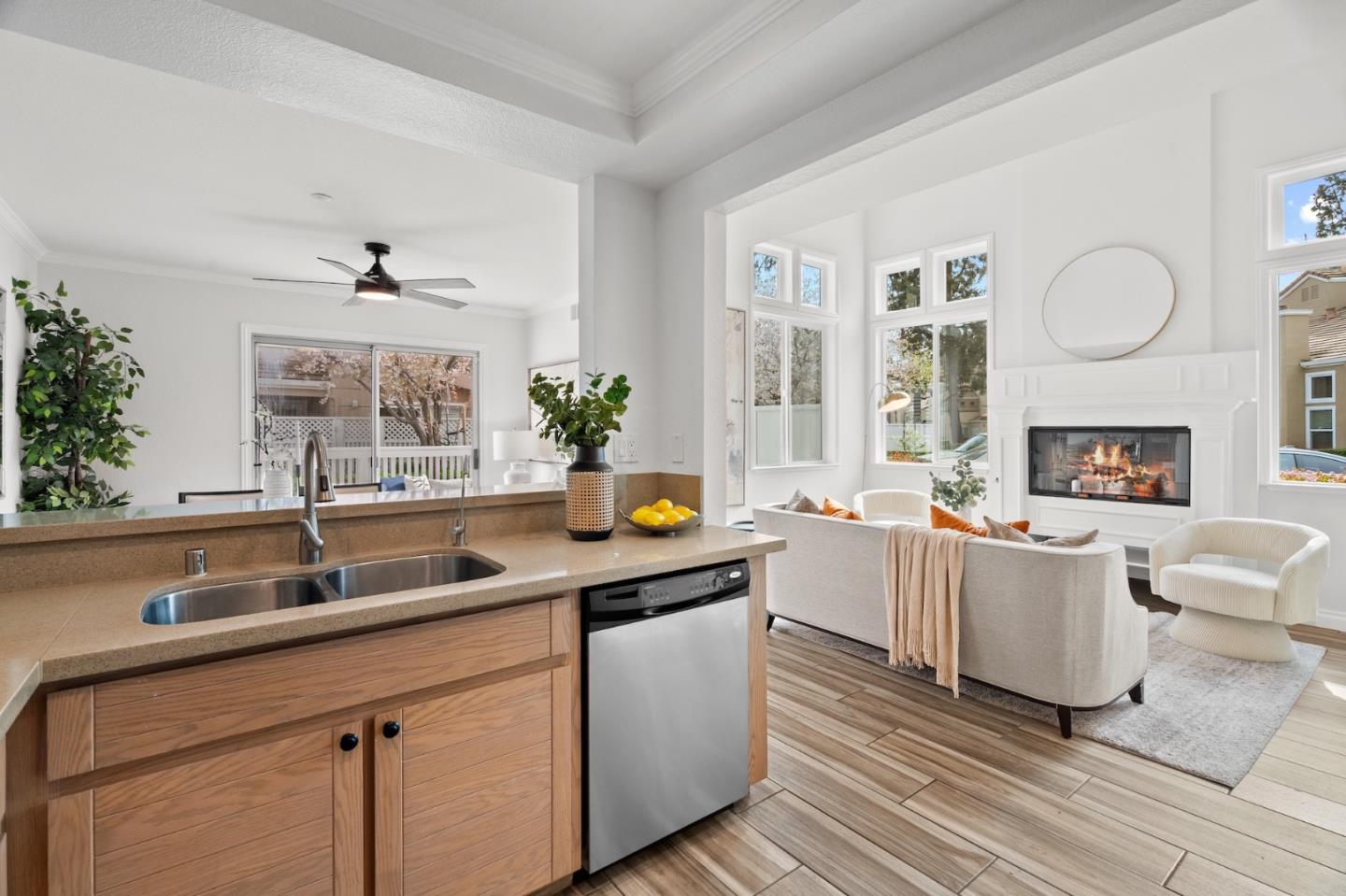 Detail Gallery Image 12 of 44 For 6913 Rodling Dr #D,  San Jose,  CA 95138 - 3 Beds | 3 Baths