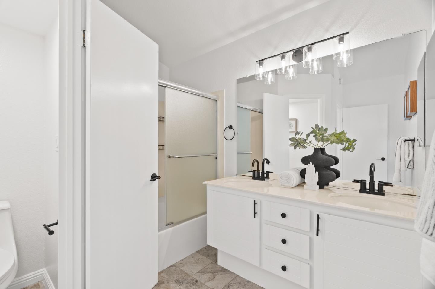 Detail Gallery Image 27 of 44 For 6913 Rodling Dr #D,  San Jose,  CA 95138 - 3 Beds | 3 Baths