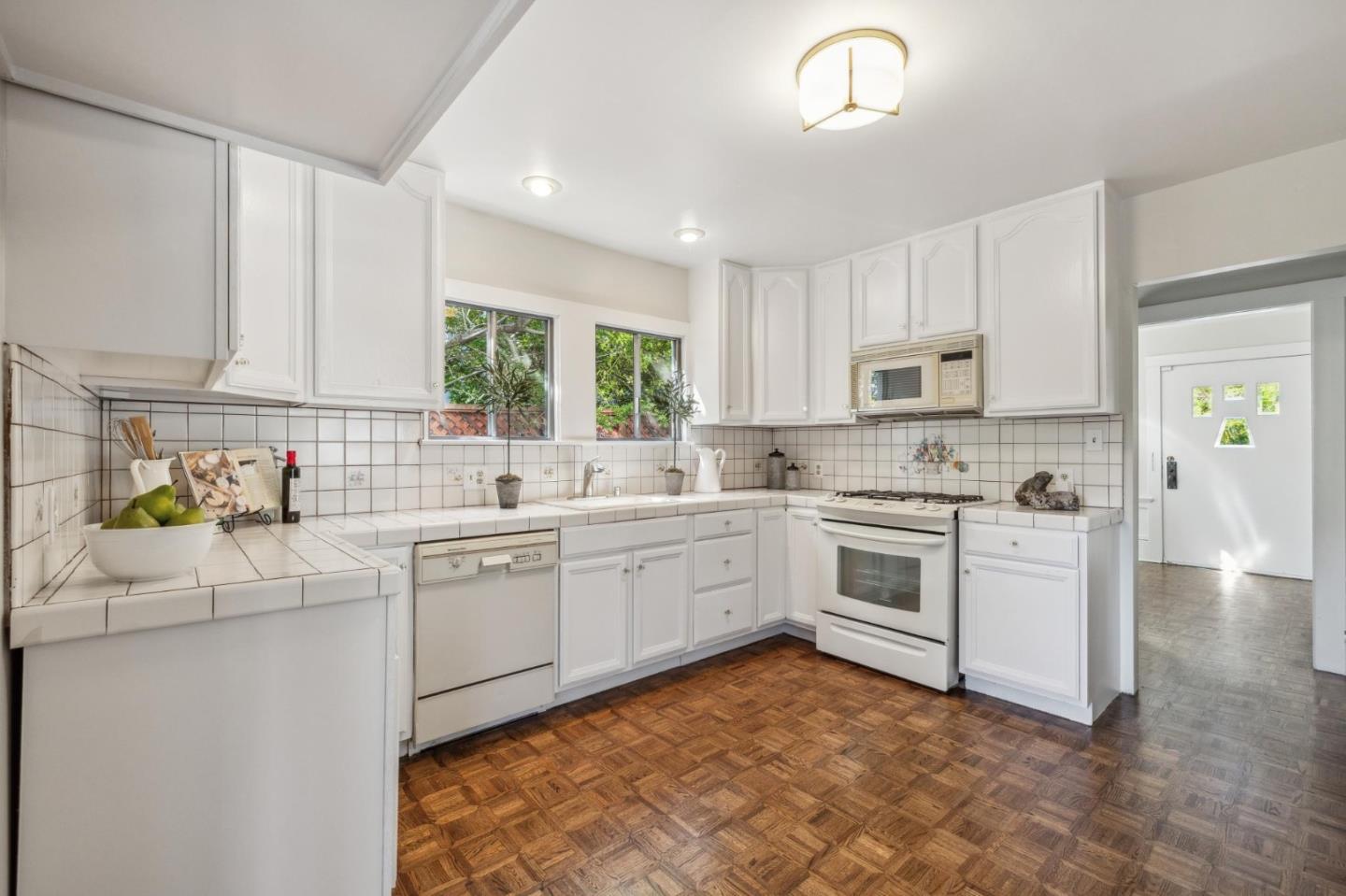 Detail Gallery Image 23 of 99 For 829 Edgehill Dr, Burlingame,  CA 94010 - 3 Beds | 1 Baths