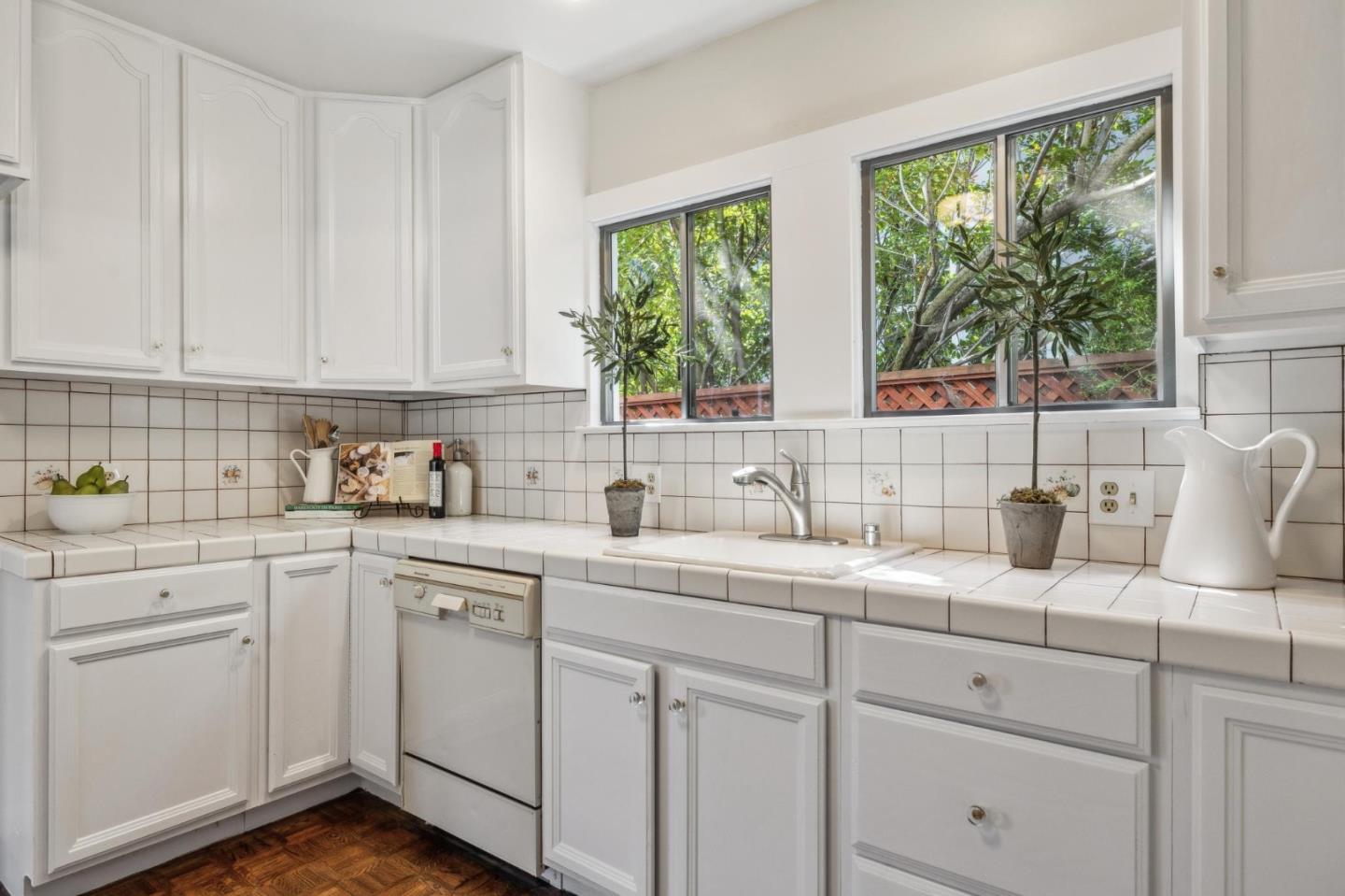 Detail Gallery Image 24 of 99 For 829 Edgehill Dr, Burlingame,  CA 94010 - 3 Beds | 1 Baths