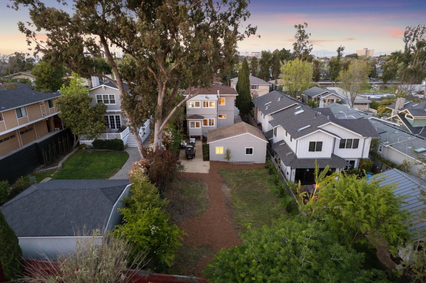 Detail Gallery Image 4 of 99 For 829 Edgehill Dr, Burlingame,  CA 94010 - 3 Beds | 1 Baths
