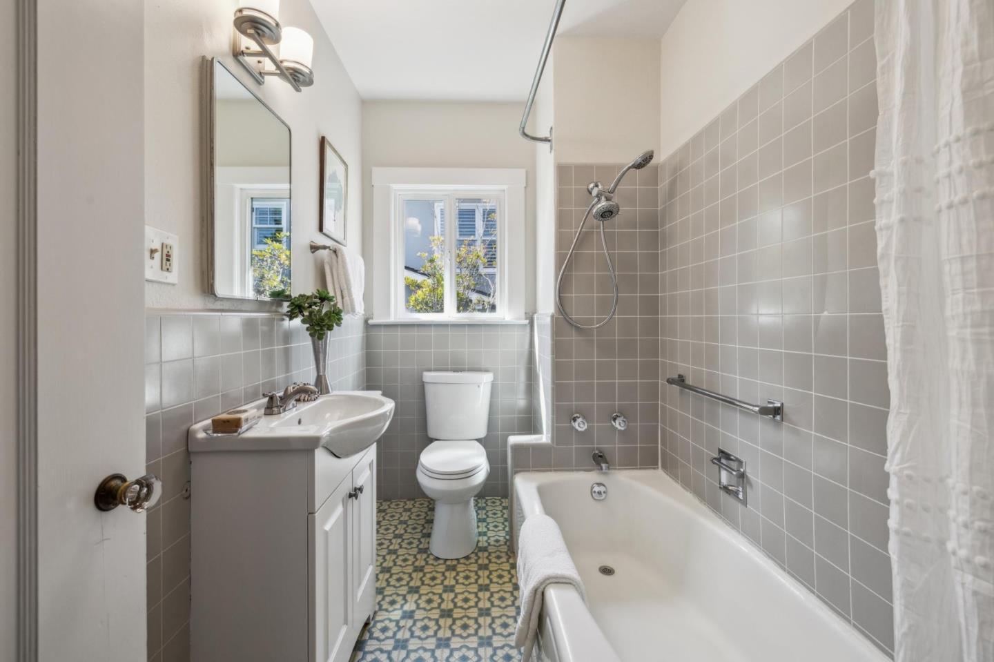 Detail Gallery Image 49 of 99 For 829 Edgehill Dr, Burlingame,  CA 94010 - 3 Beds | 1 Baths