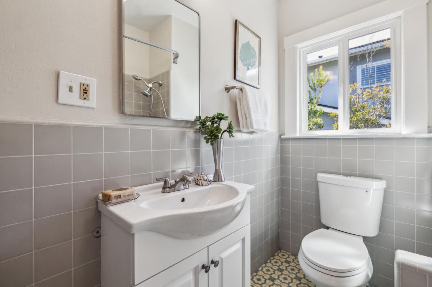 Detail Gallery Image 50 of 99 For 829 Edgehill Dr, Burlingame,  CA 94010 - 3 Beds | 1 Baths