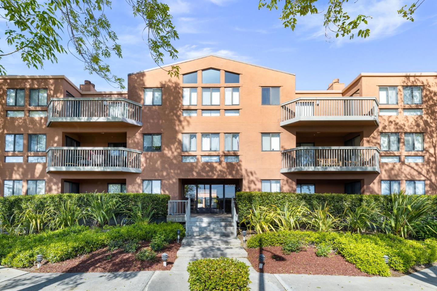 Detail Gallery Image 1 of 38 For 2425 S Norfolk St #208,  San Mateo,  CA 94403 - 2 Beds | 2 Baths