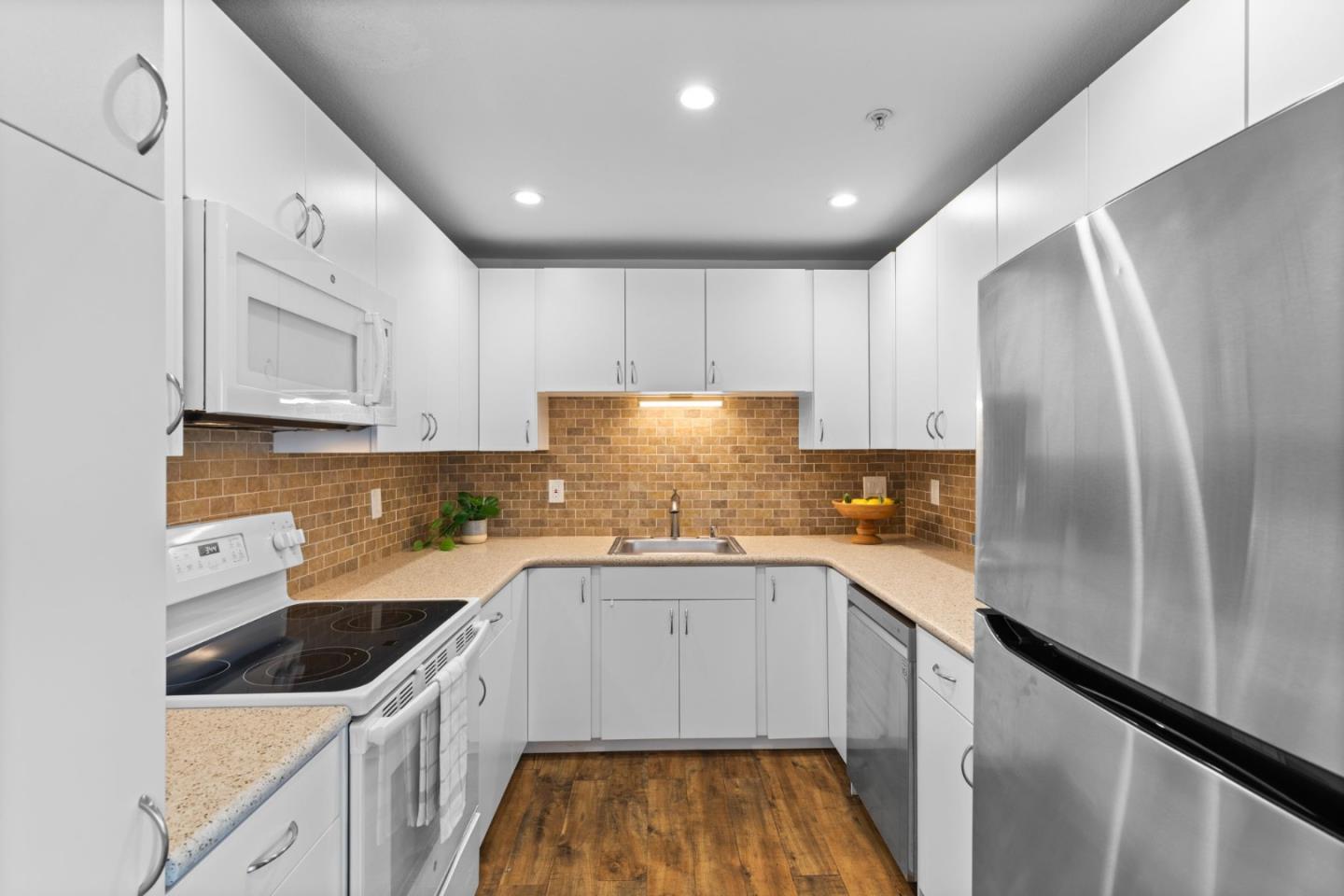 Detail Gallery Image 12 of 38 For 2425 S Norfolk St #208,  San Mateo,  CA 94403 - 2 Beds | 2 Baths