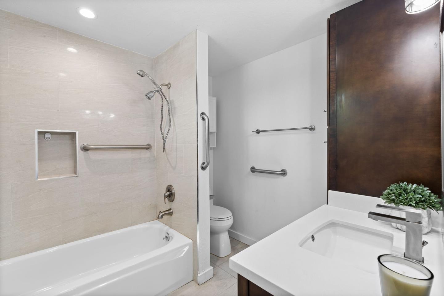 Detail Gallery Image 17 of 38 For 2425 S Norfolk St #208,  San Mateo,  CA 94403 - 2 Beds | 2 Baths
