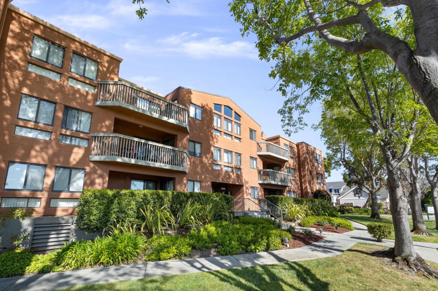 Detail Gallery Image 2 of 38 For 2425 S Norfolk St #208,  San Mateo,  CA 94403 - 2 Beds | 2 Baths