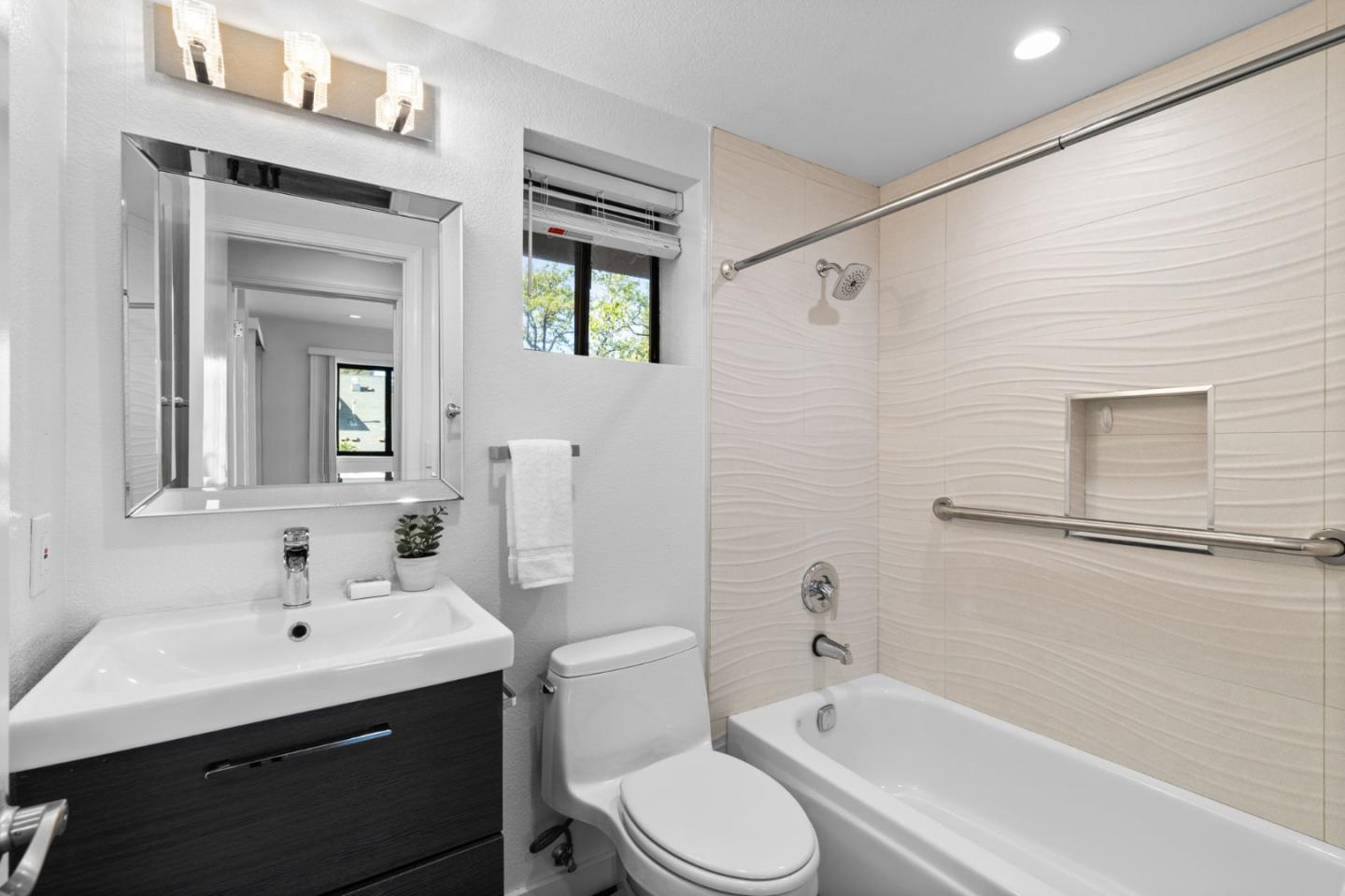 Detail Gallery Image 21 of 38 For 2425 S Norfolk St #208,  San Mateo,  CA 94403 - 2 Beds | 2 Baths