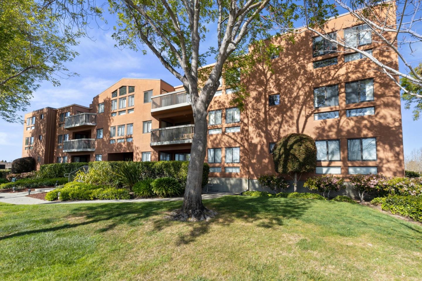 Detail Gallery Image 3 of 38 For 2425 S Norfolk St #208,  San Mateo,  CA 94403 - 2 Beds | 2 Baths