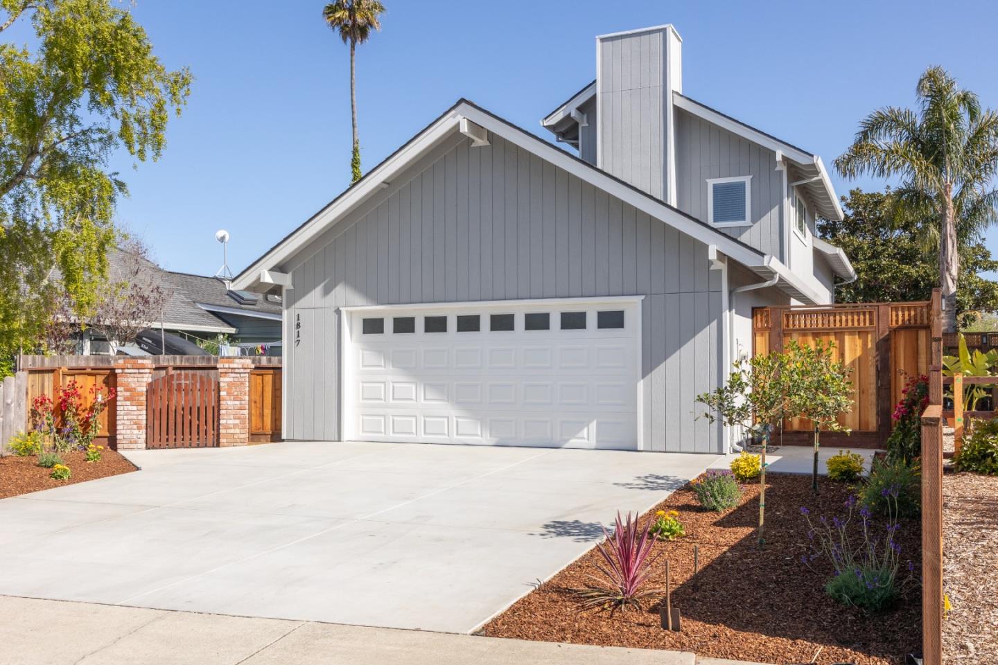 Detail Gallery Image 2 of 37 For 1817 Silvana Ln, Santa Cruz,  CA 95062 - 3 Beds | 2/1 Baths