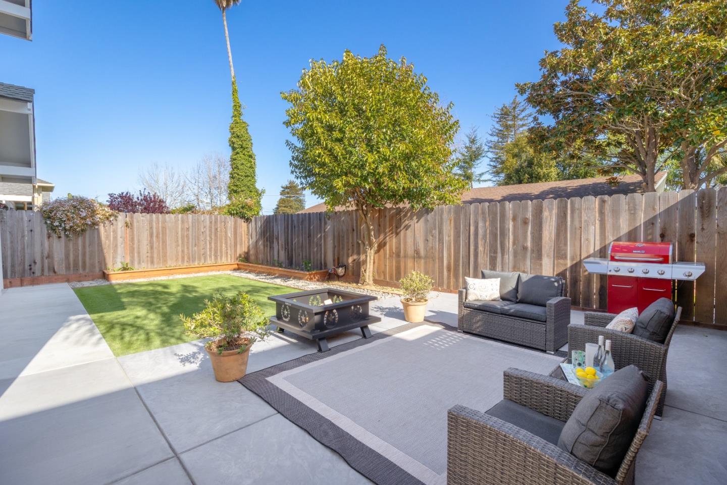 Detail Gallery Image 33 of 37 For 1817 Silvana Ln, Santa Cruz,  CA 95062 - 3 Beds | 2/1 Baths