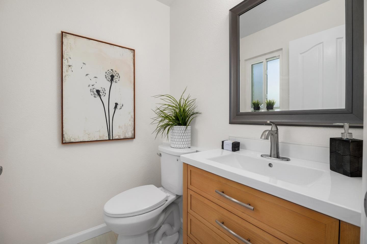 Detail Gallery Image 8 of 37 For 1817 Silvana Ln, Santa Cruz,  CA 95062 - 3 Beds | 2/1 Baths