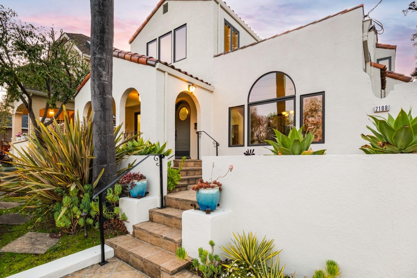 Detail Gallery Image 2 of 57 For 2108 Hale Dr, Burlingame,  CA 94010 - 4 Beds | 3 Baths