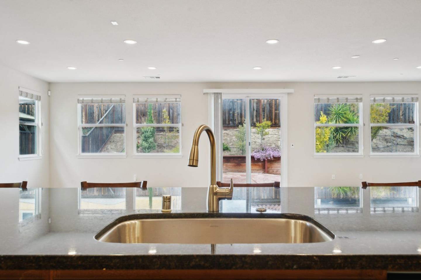 Detail Gallery Image 10 of 46 For 5476 Pinnacle View Way, Antioch,  CA 94531 - 4 Beds | 2 Baths