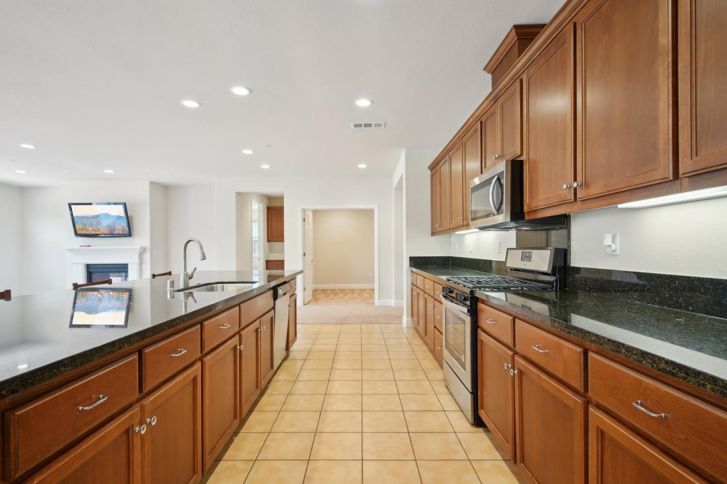 Detail Gallery Image 11 of 46 For 5476 Pinnacle View Way, Antioch,  CA 94531 - 4 Beds | 2 Baths