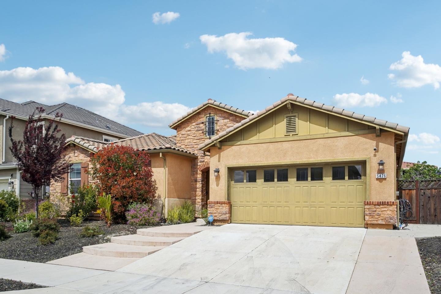 Detail Gallery Image 2 of 46 For 5476 Pinnacle View Way, Antioch,  CA 94531 - 4 Beds | 2 Baths
